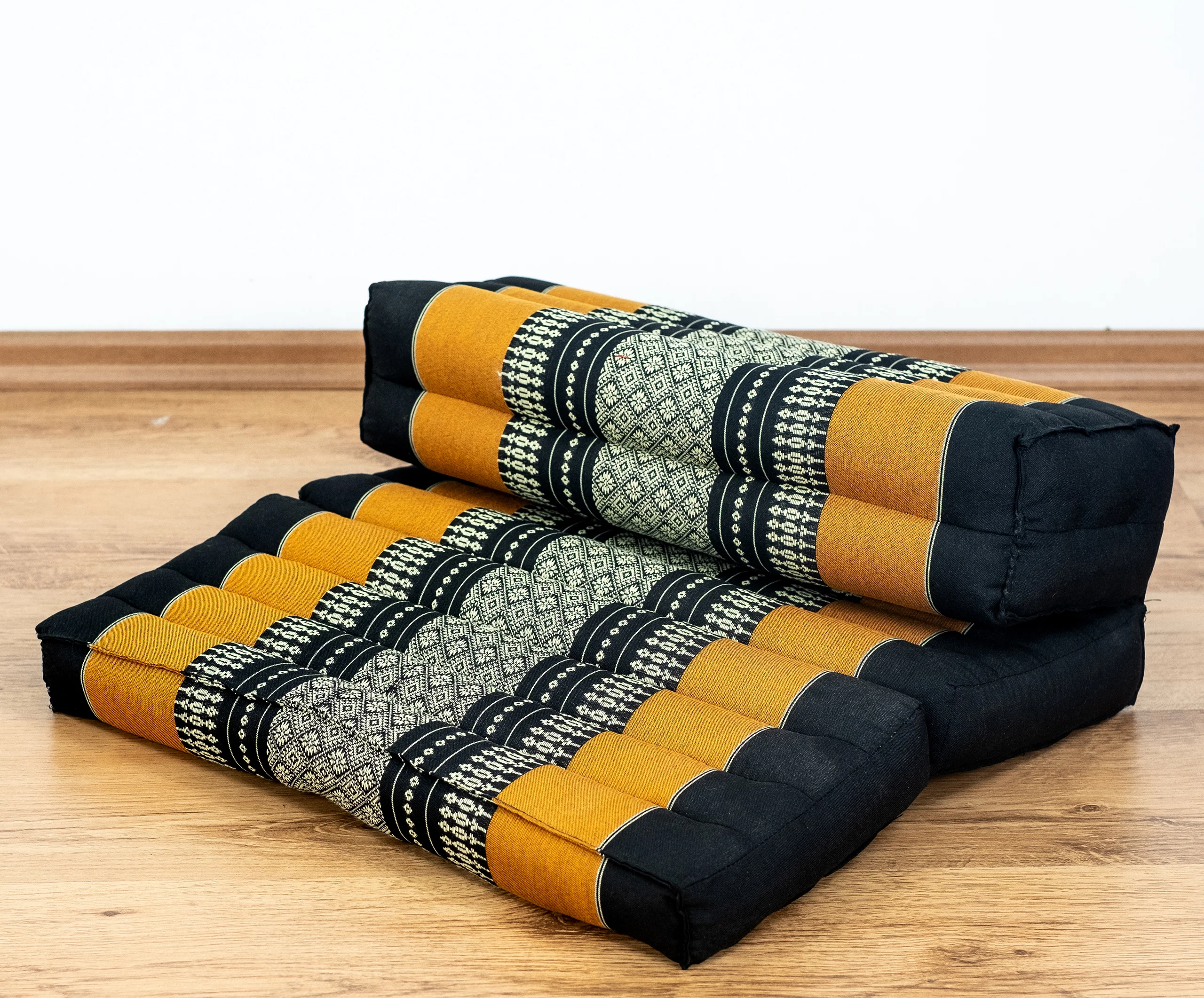 Klappstuetzkissen-schwarz-orange-1_frei Kapok Support Cushion Foldable