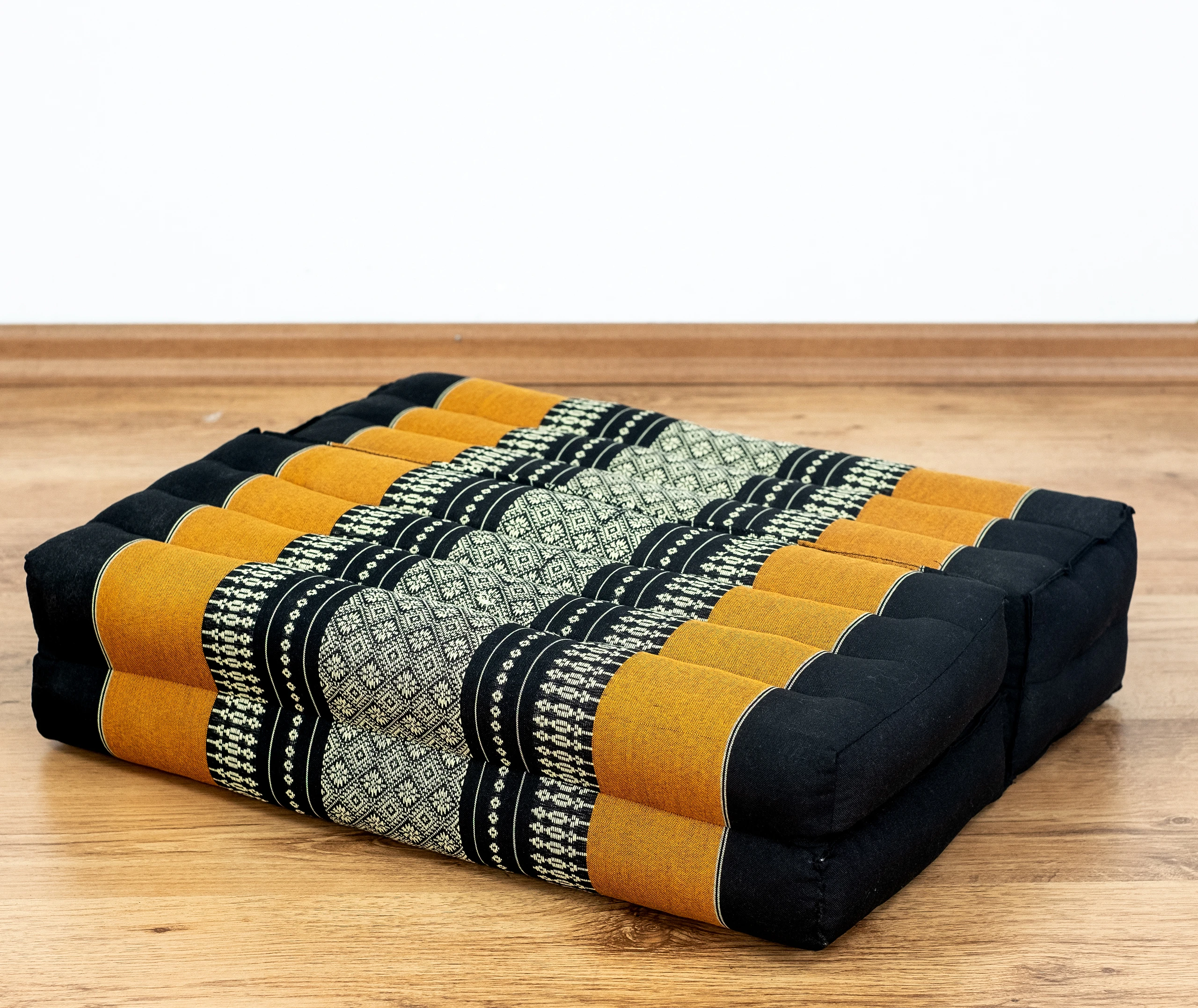 Klappstuetzkissen-schwarz-orange-1_frei Kapok Support Cushion Foldable