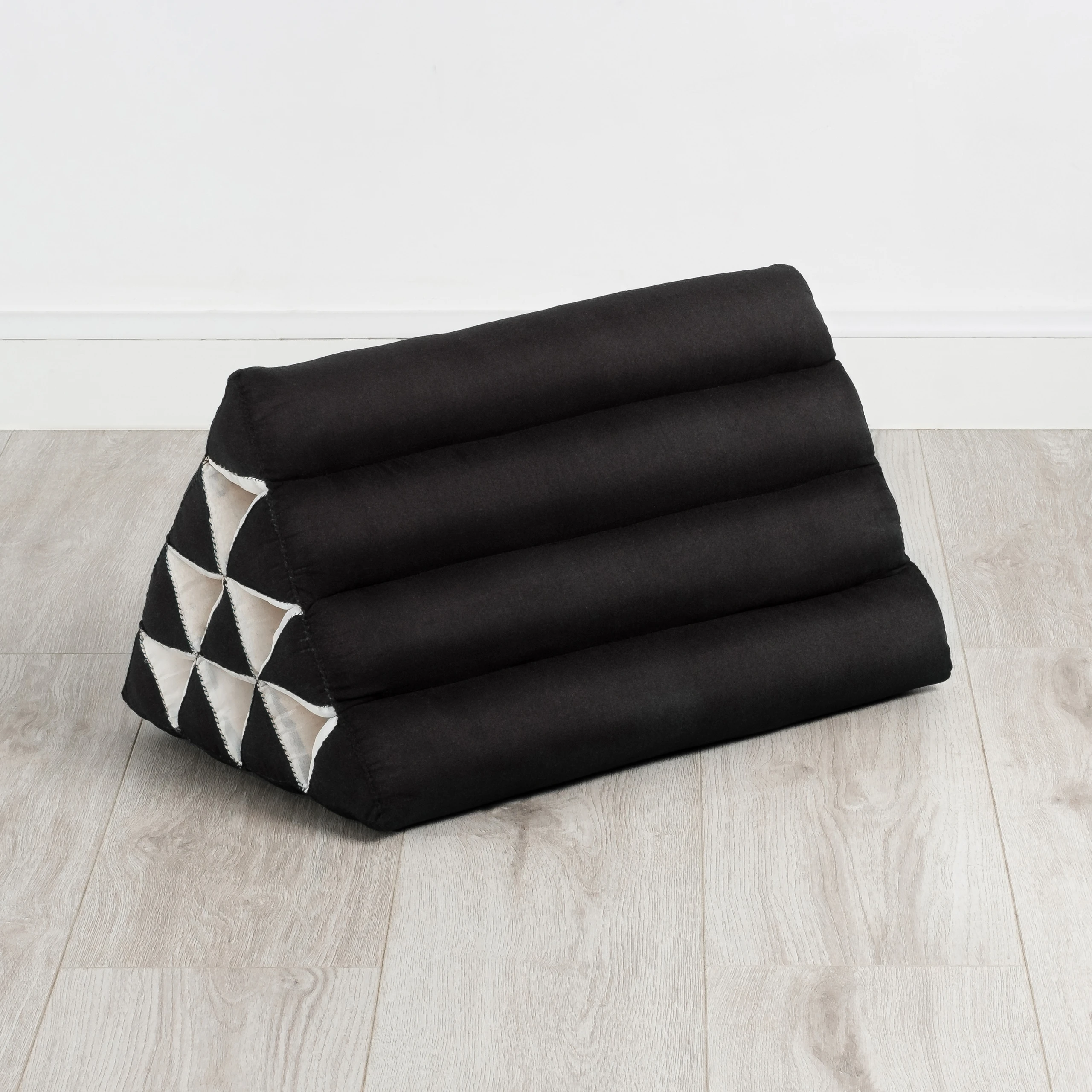 Kapok Triangle Cushion, Basic