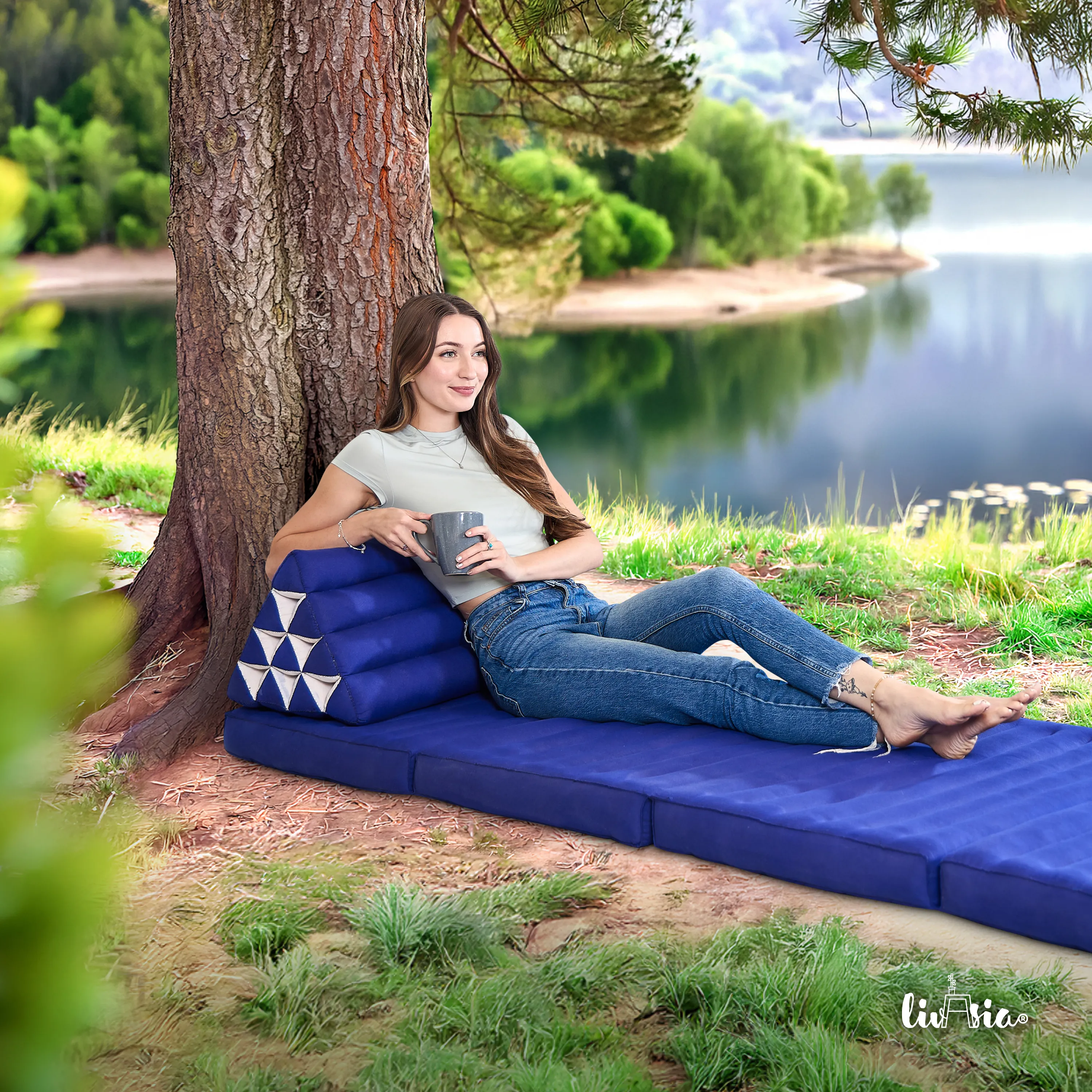 Kapok Triangle Cushion, Basic