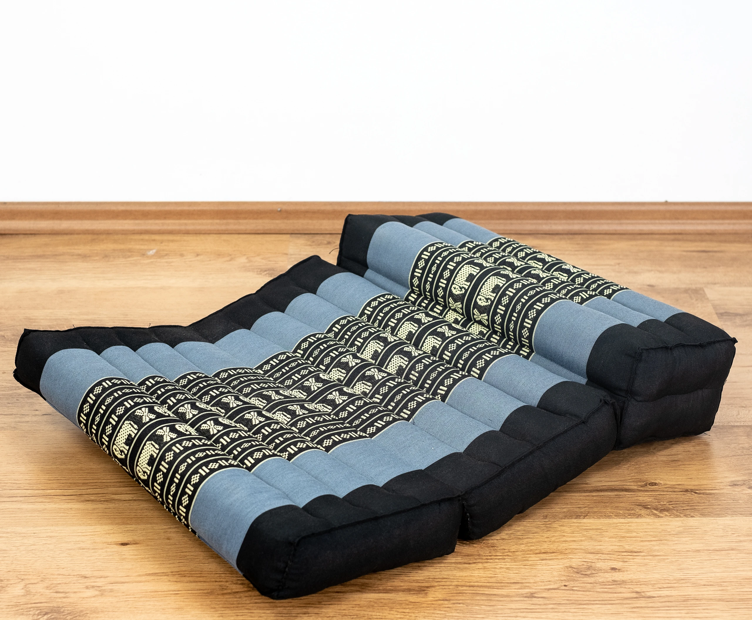 Klappstuetzkissen-blau-Elefanten-1_frei Kapok Support Cushion Foldable